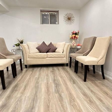 Super Luxury Family Home - 3 Bedrooms, 1 Full Bathroom And 1 Half Washroom With Free Parking, Wifi, Netflix Торонто Екстер'єр фото