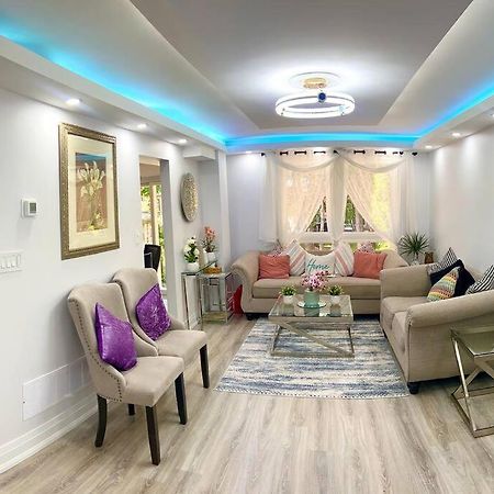 Super Luxury Family Home - 3 Bedrooms, 1 Full Bathroom And 1 Half Washroom With Free Parking, Wifi, Netflix Торонто Екстер'єр фото