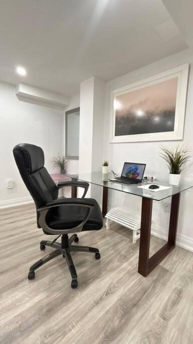 Super Luxury Family Home - 3 Bedrooms, 1 Full Bathroom And 1 Half Washroom With Free Parking, Wifi, Netflix Торонто Екстер'єр фото