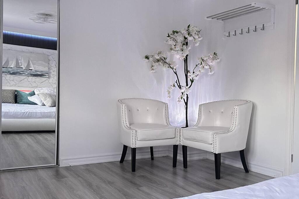 Super Luxury Family Home - 3 Bedrooms, 1 Full Bathroom And 1 Half Washroom With Free Parking, Wifi, Netflix Торонто Екстер'єр фото