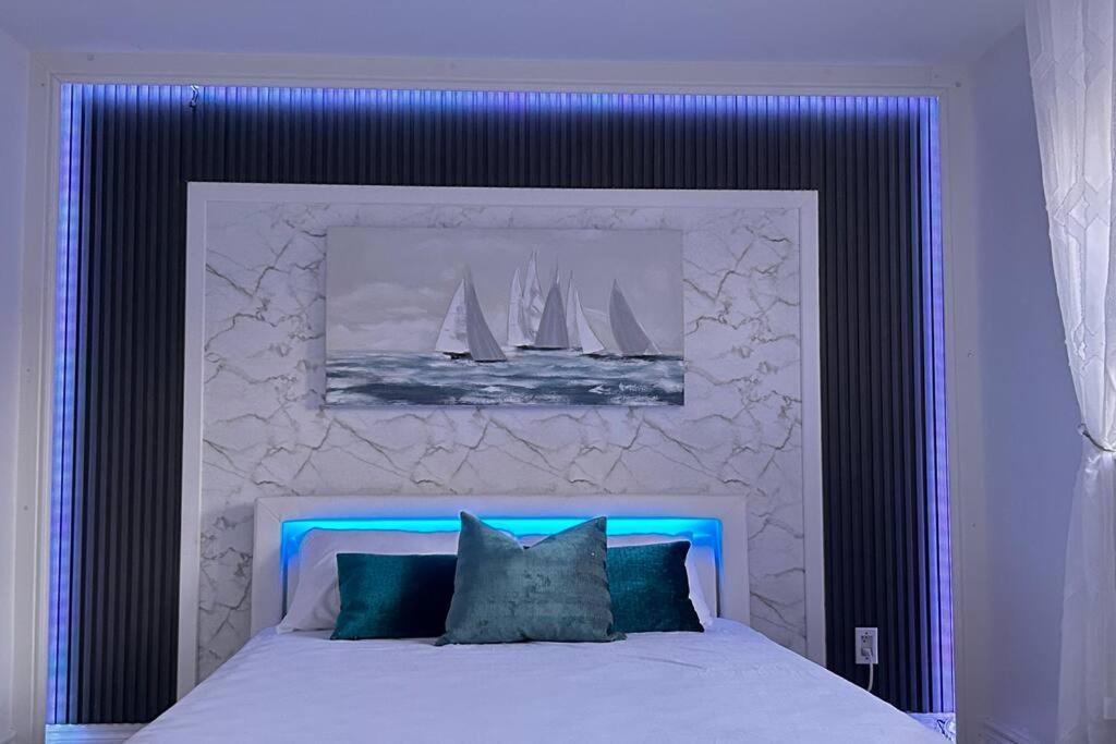 Super Luxury Family Home - 3 Bedrooms, 1 Full Bathroom And 1 Half Washroom With Free Parking, Wifi, Netflix Торонто Екстер'єр фото